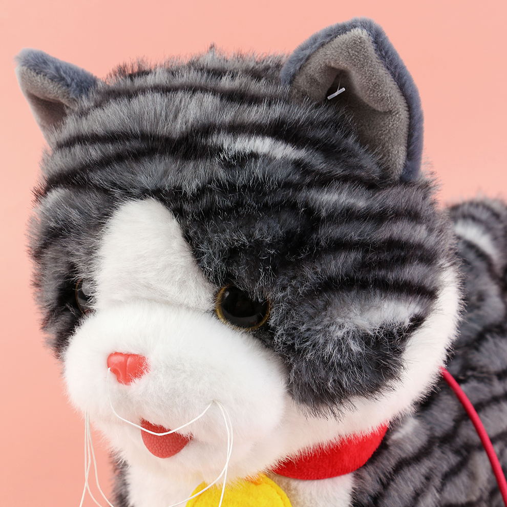 The striped electric plush kitten can sing before going to bed to soothe it. It records the goodnight voice message and is super well-behaved when it rubs against the pillow in a cute way Application Scenario