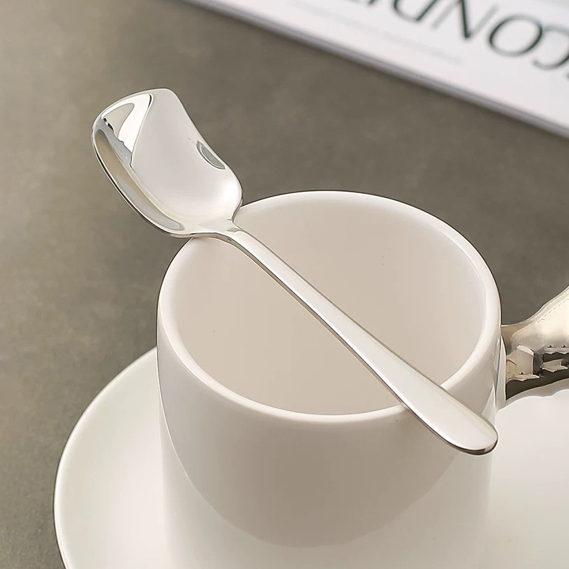Stainless steel spoons, dessert cake spoons, coffee stirring spoons, golden ice cream spoons, yogurt small spoons, kitchen seasoning spoons Application Scenario