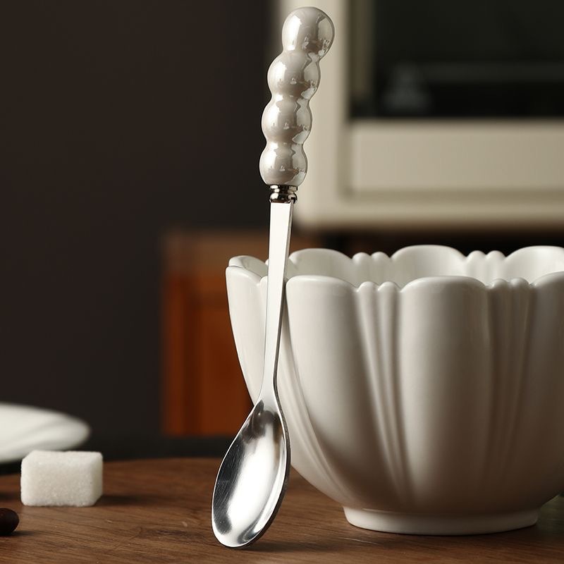Creative stainless steel spoons, ceramic pearl small spoons, coffee spoons, ice cream and Popsicle spoons, ins cake and dessert spoons Application Scenario