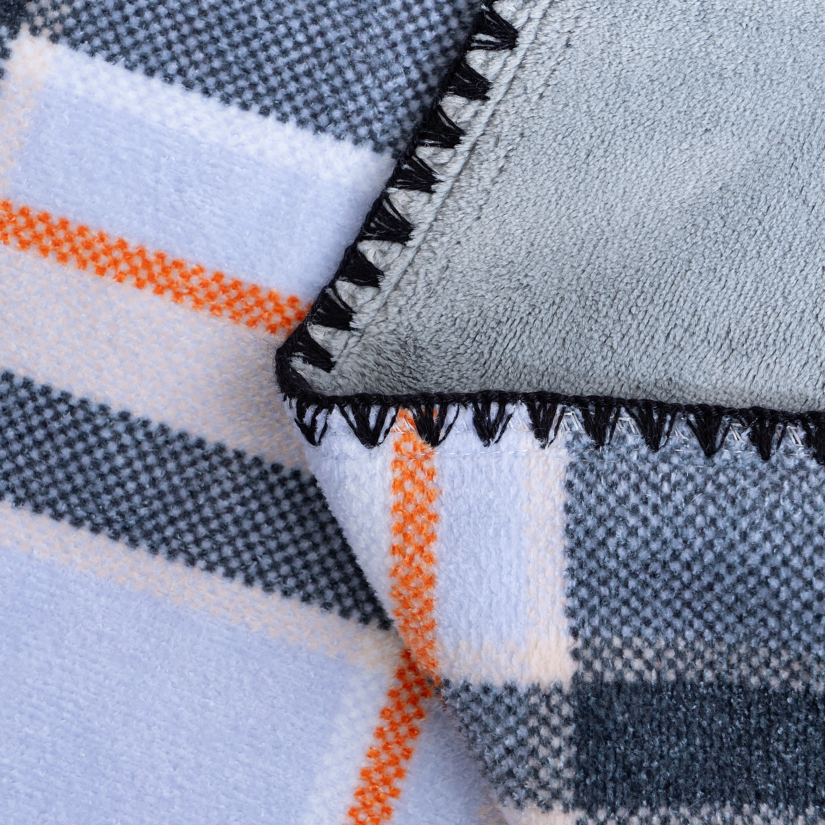 Printed faux cashmere tartare triangular needle blankets, air conditioning blankets, office nap blankets, source factory Specification image