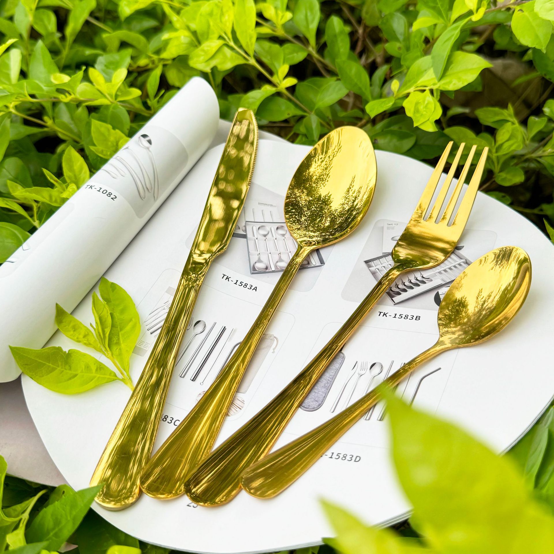1010 Tableware series: Stainless steel knives, forks, spoons, gold-plated spoons, hotel Western cuisine knives, dessert spoons, restaurant steak knives and forks full figure