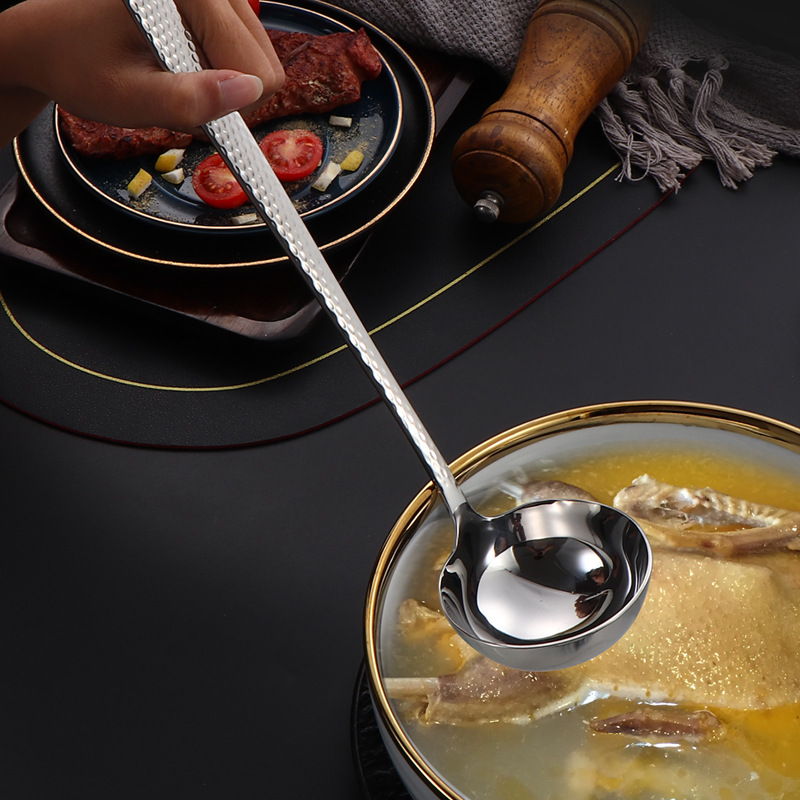 304 stainless steel soup shell, soup spout, bark pattern soup spoon, spout, high-end hotel filter spoon, household long-handled hot pot spoon Specification drawing