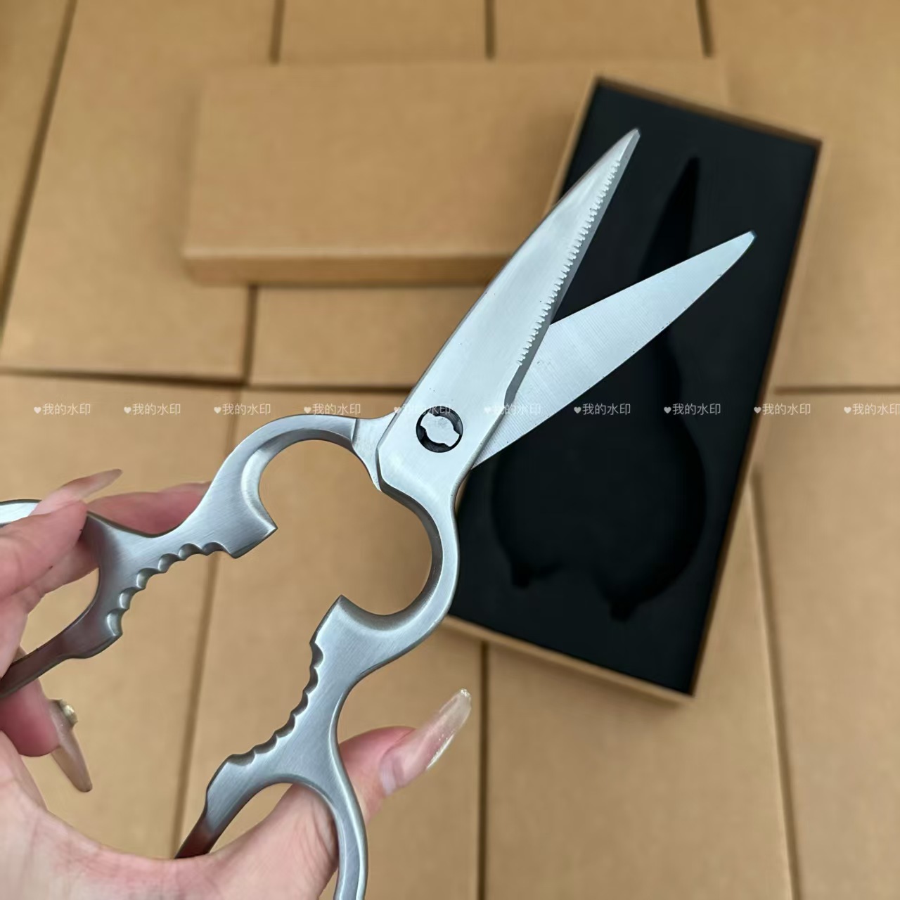 Yinuo Kitchen Household kitchen scissors, all-steel hoist scissors, multi-functional stainless steel scissors, fish-killing, scale-scraping, chicken bone cutting scissors details Picture