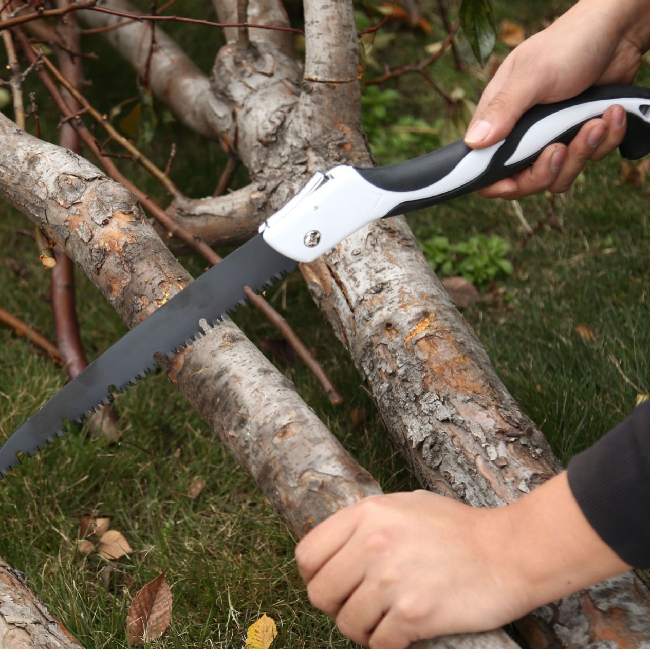 Outdoor folding saws, tree saws, hand woodworking saws, wood hand board saws, magic tools, household small hand saws for logging Application Scenario