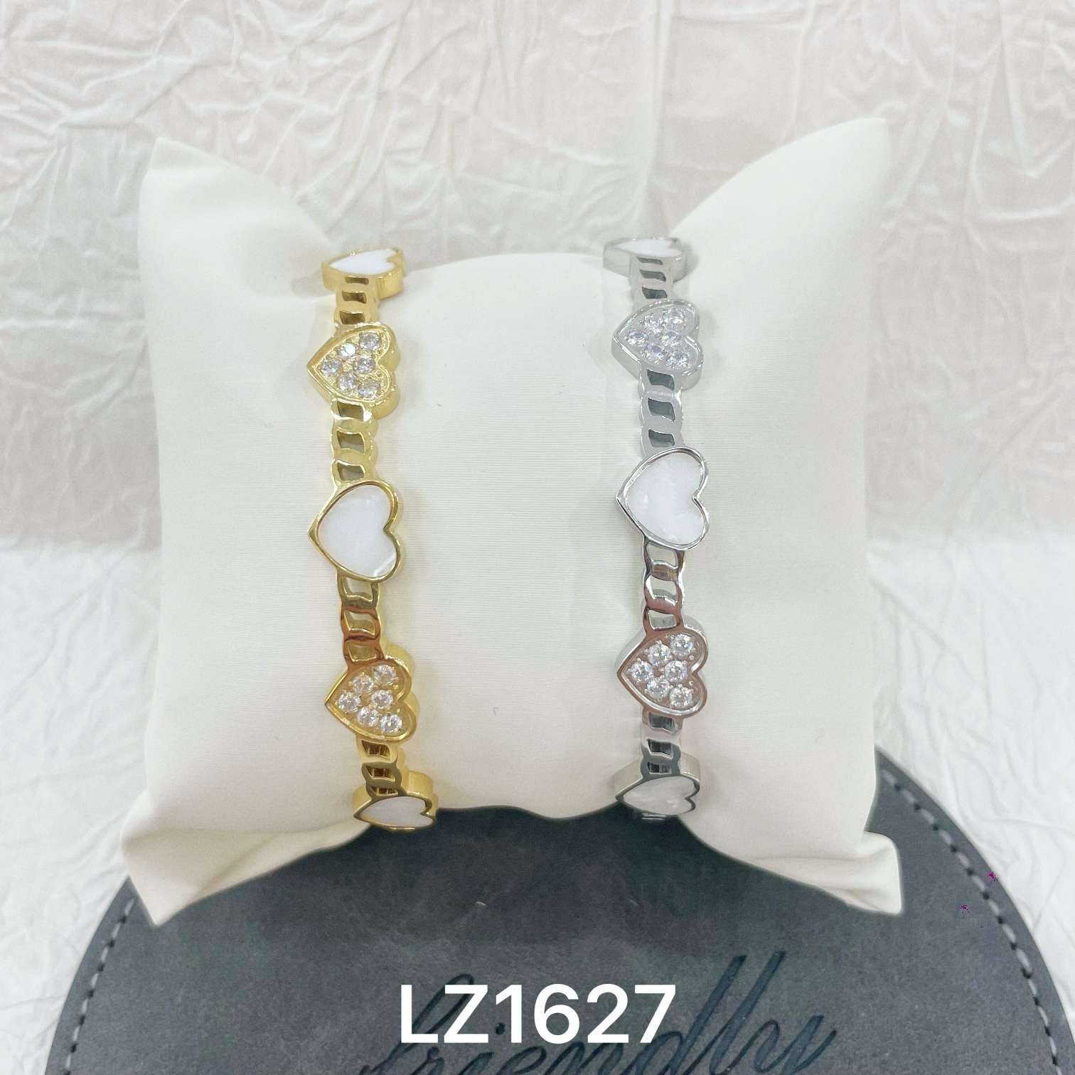 钛钢手镯 爱心贝壳手镯 不易掉色 可碰水 手镯