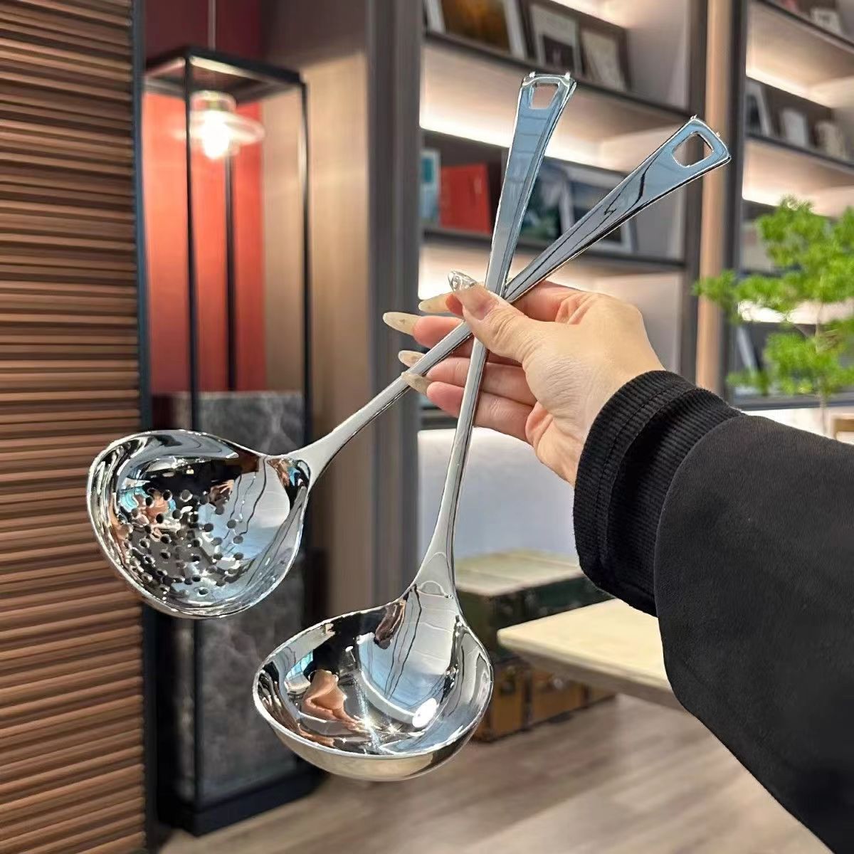 Stainless steel soup shell soup strainer, popular long-handled strainer spoon, kitchen soup and porridge spoon, household small soup spoon, restaurant hot pot spoon Specification drawing