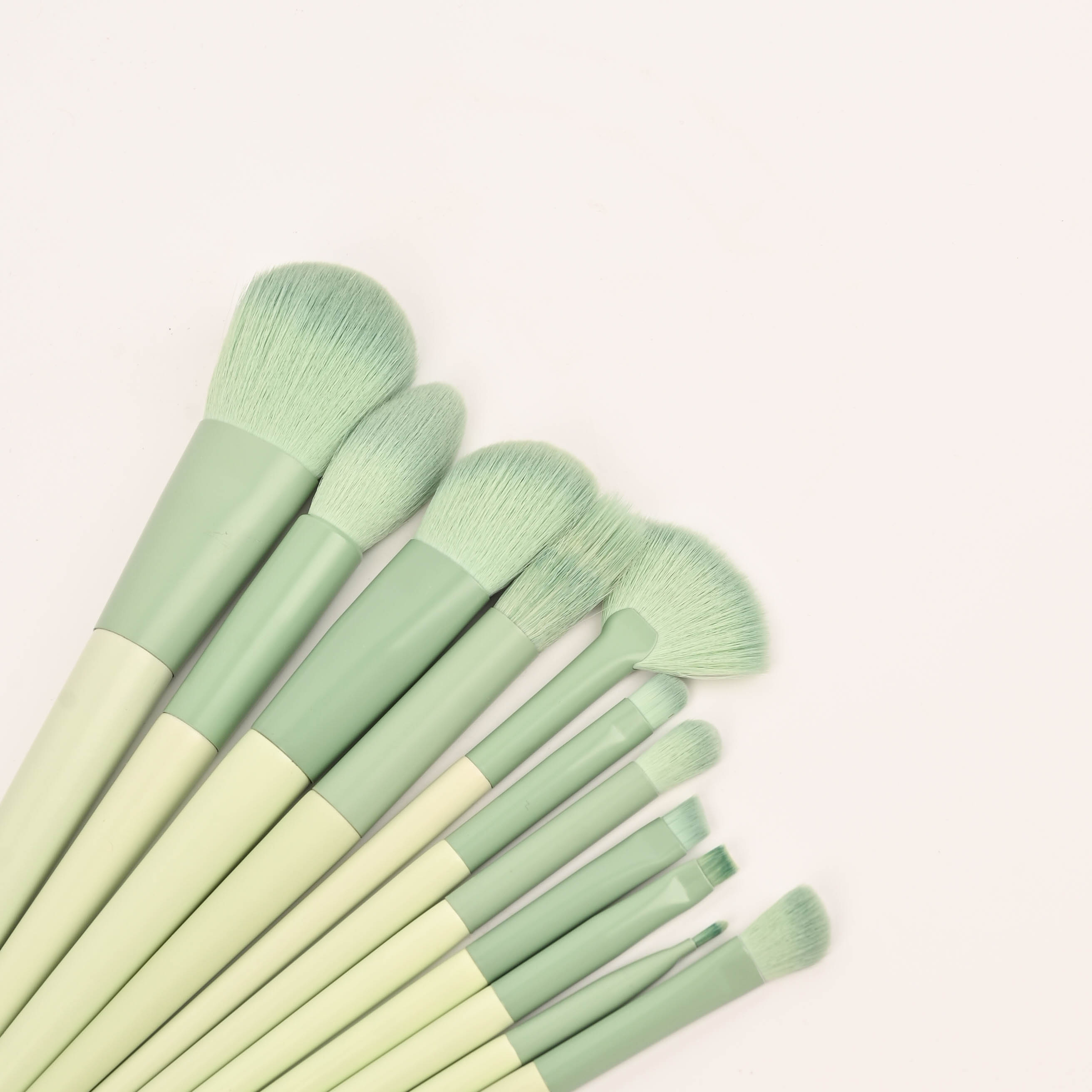 Leche blanca nube de porcelana grado cero maquillaje cepillos juego de cepillos comercio exterior transfronterizo spot al por mayor una pieza generación de cabello Specification image