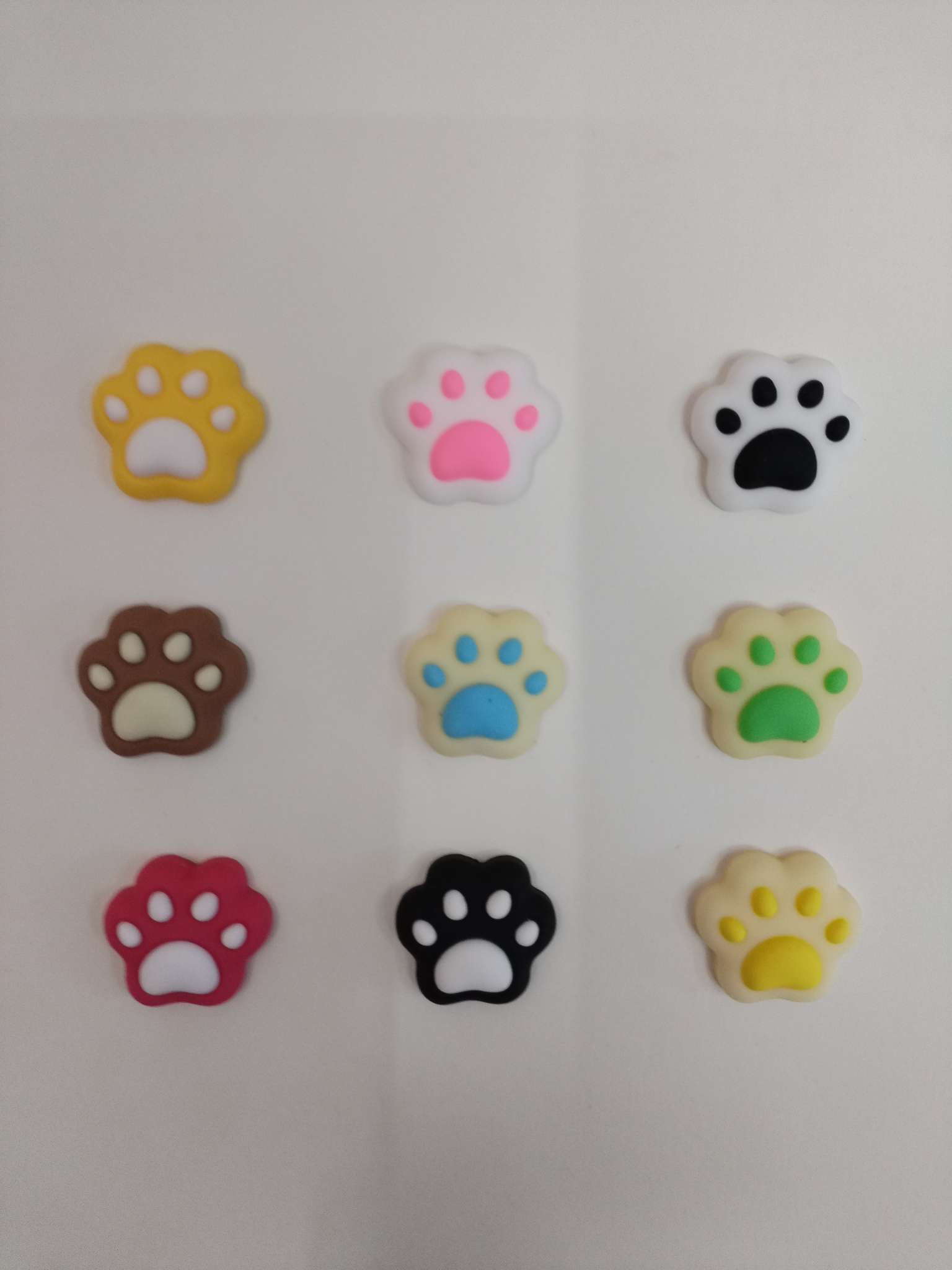Cartoon PVC soft rubber cute bear paw jewelry accessories, crocs, phone cases and refrigerator patches.