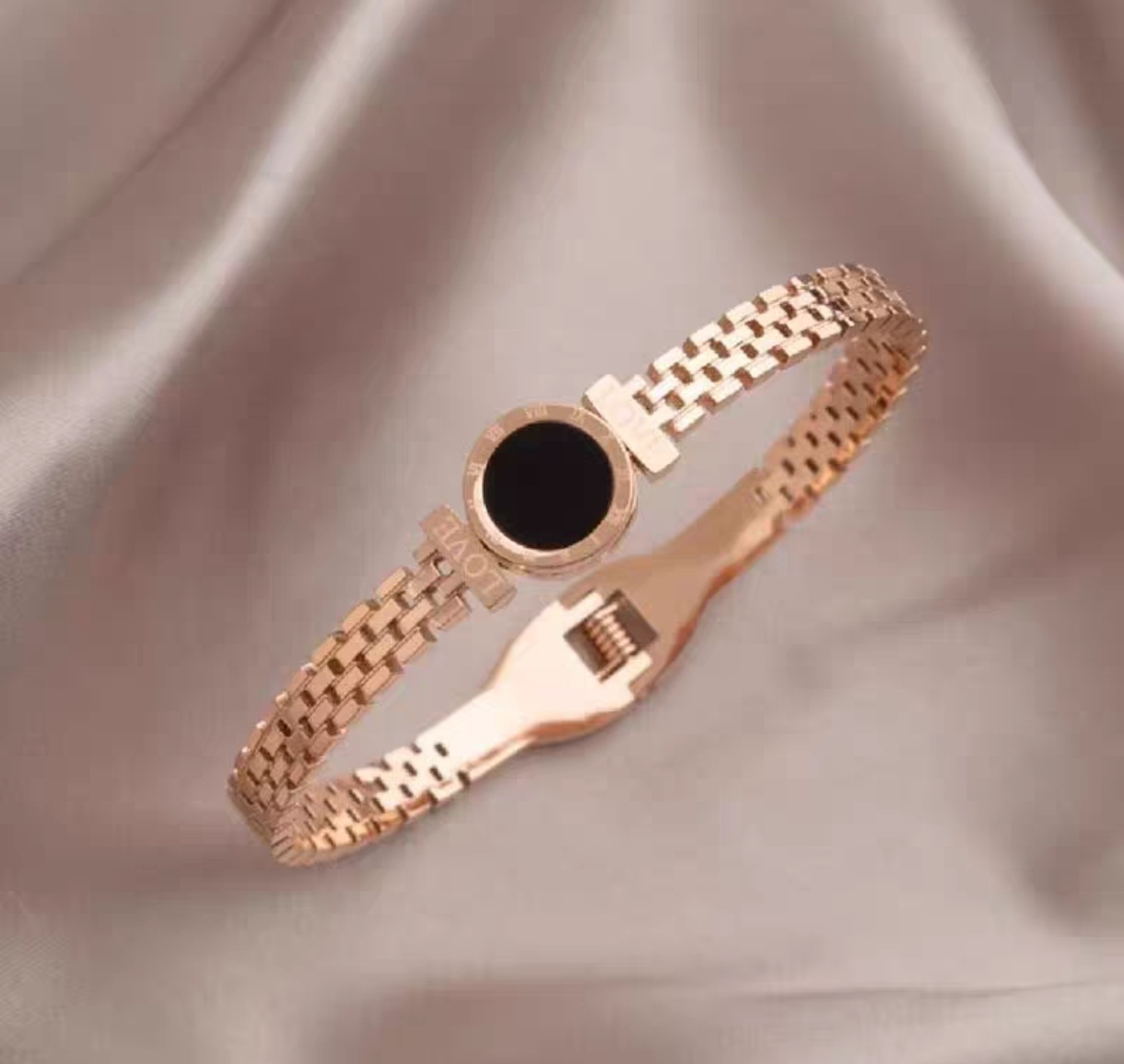 Rose gold titanium steel bracelet for women, non-fading, light luxury, niche design, high-end feel, fashionable best friend jewelry 2 detail image 2