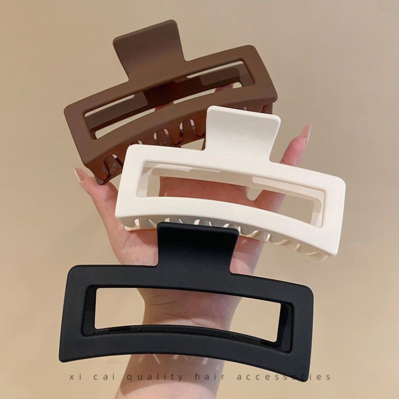 Extra-large 13cm hair volume multi-block grab clip, large hair grab at the back of the head, shark hair clip, headpiece, hairpin for women Application Scenario