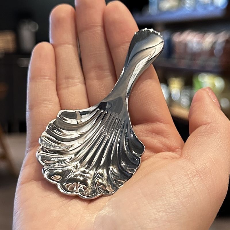 Stainless steel tea spoon, short-handled spoon, embossed shell spoon, ice cream spoon, cake and dessert spoon, household tea spoon, children's spoon details Picture