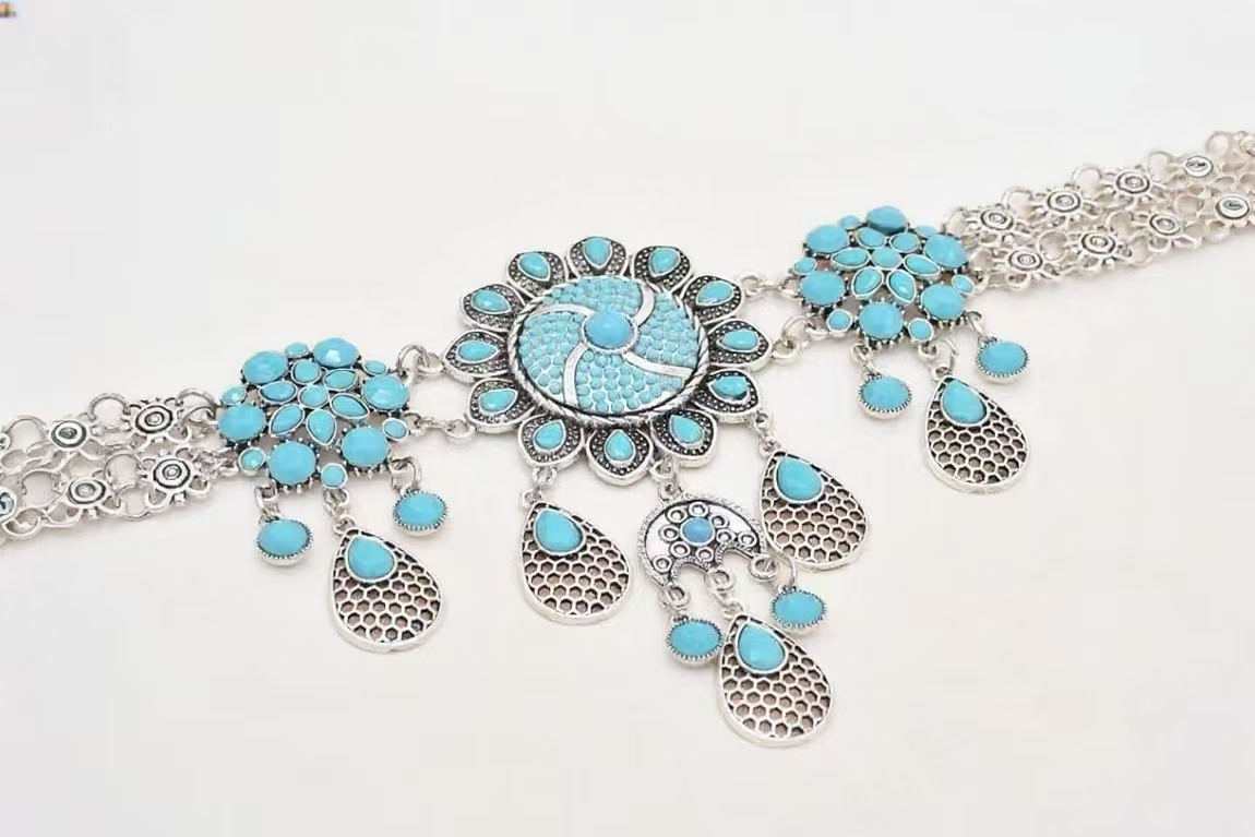 2025年新款波西米亚风复古风民族风合金水钻肚皮舞腰饰腰带白底实物图