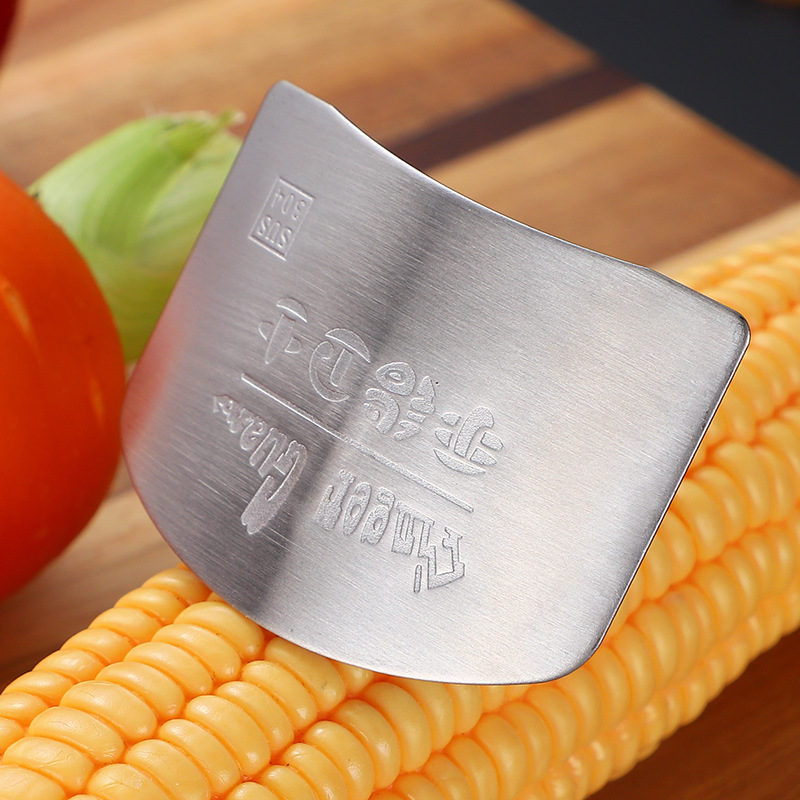 304 stainless steel finger guard, a vegetable cutting wonder, finger guard, anti-cutting protector, kitchen small tool with logo Application Scenario