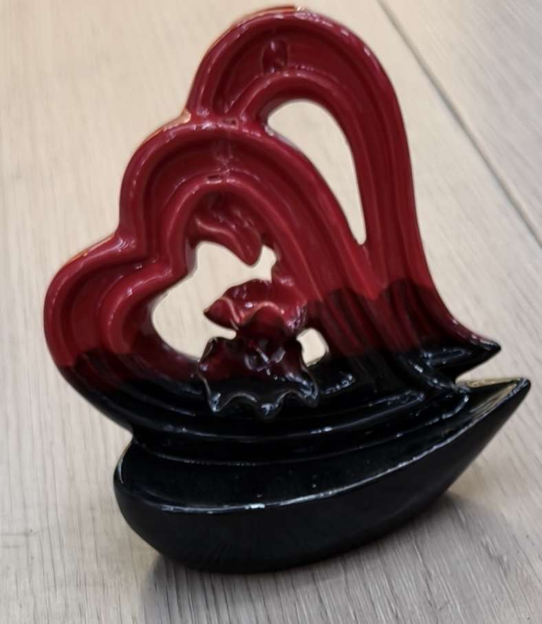一件红色陶瓷双心工艺品礼品倒流香香炉