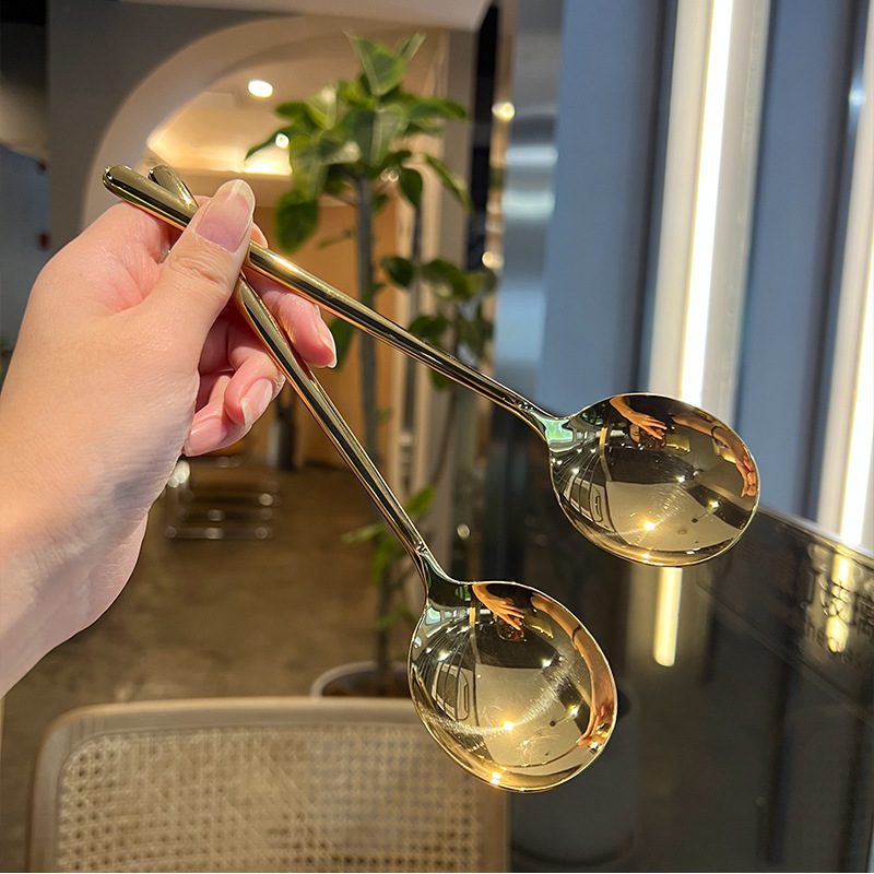 Stainless steel round head spoon, creative Korean-style large head spoon, Western long-handled spoon, eating spoon, thickened household soup spoon Application Scenario