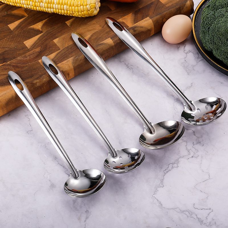 Stainless steel soup spoons, strainers, long-handled porridge spoons, large soup shells, soup strainers, household kitchen soup spoons, restaurant hot pot spoons Application Scenario