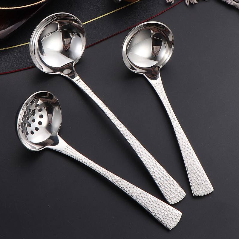 304 stainless steel soup shell, soup spout, retro hammer-patterned large soup spoon, household kitchen soup spoon, spout, restaurant hot pot spout details Picture
