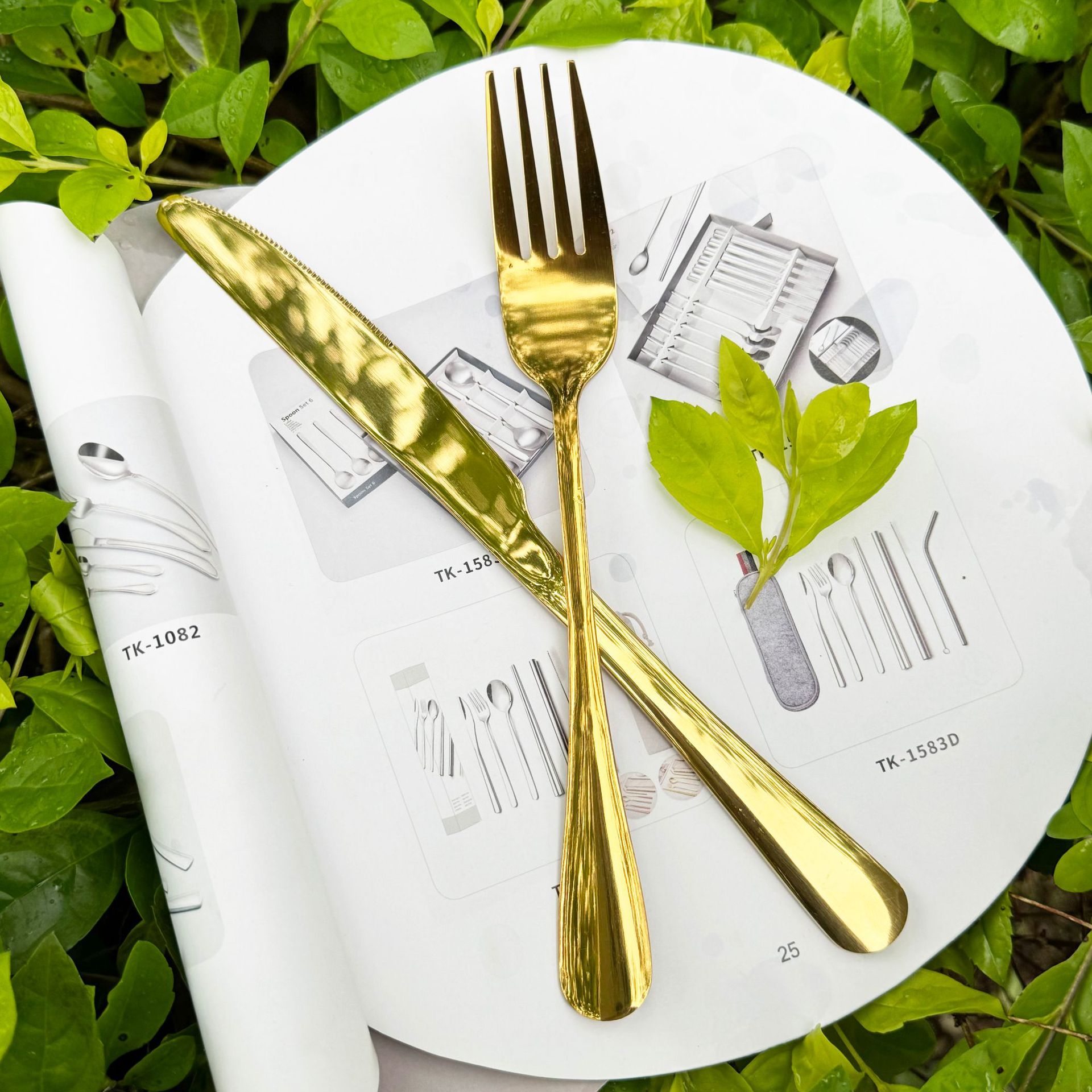 1010 Tableware series: Stainless steel knives, forks, spoons, gold-plated spoons, hotel Western cuisine knives, dessert spoons, restaurant steak knives and forks Application Scenario