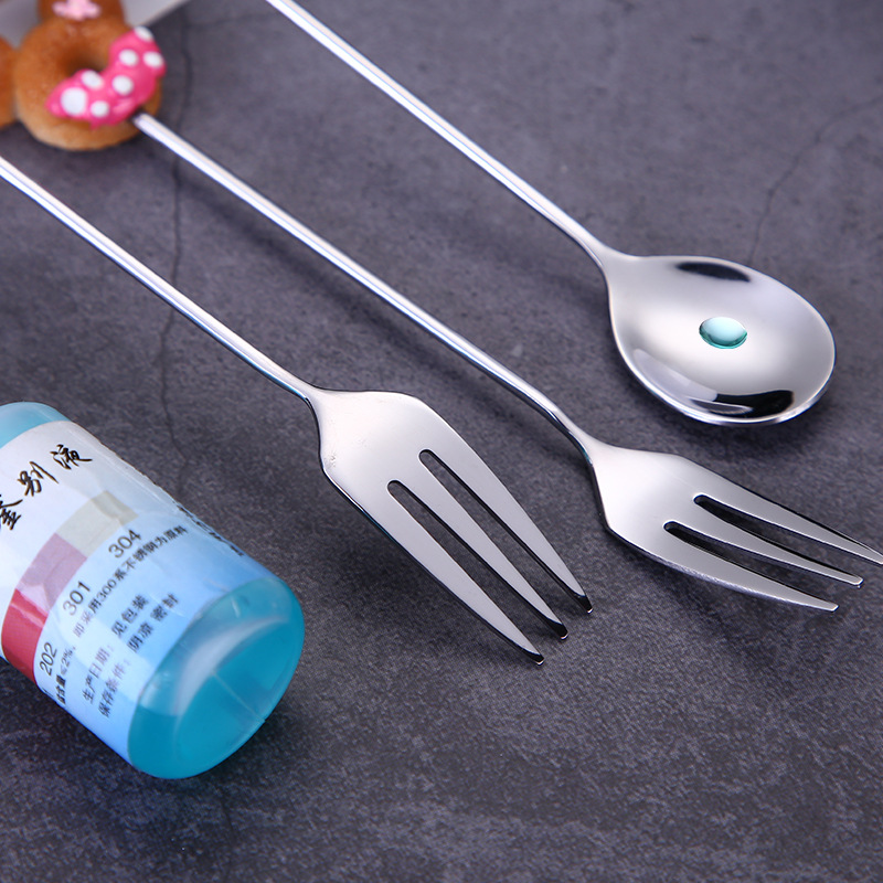 304 stainless steel spoon, children's cartoon spoon and fork, doughnut coffee spoon, three-toothed fruit fork, Japanese and Korean dessert fork Application Scenario