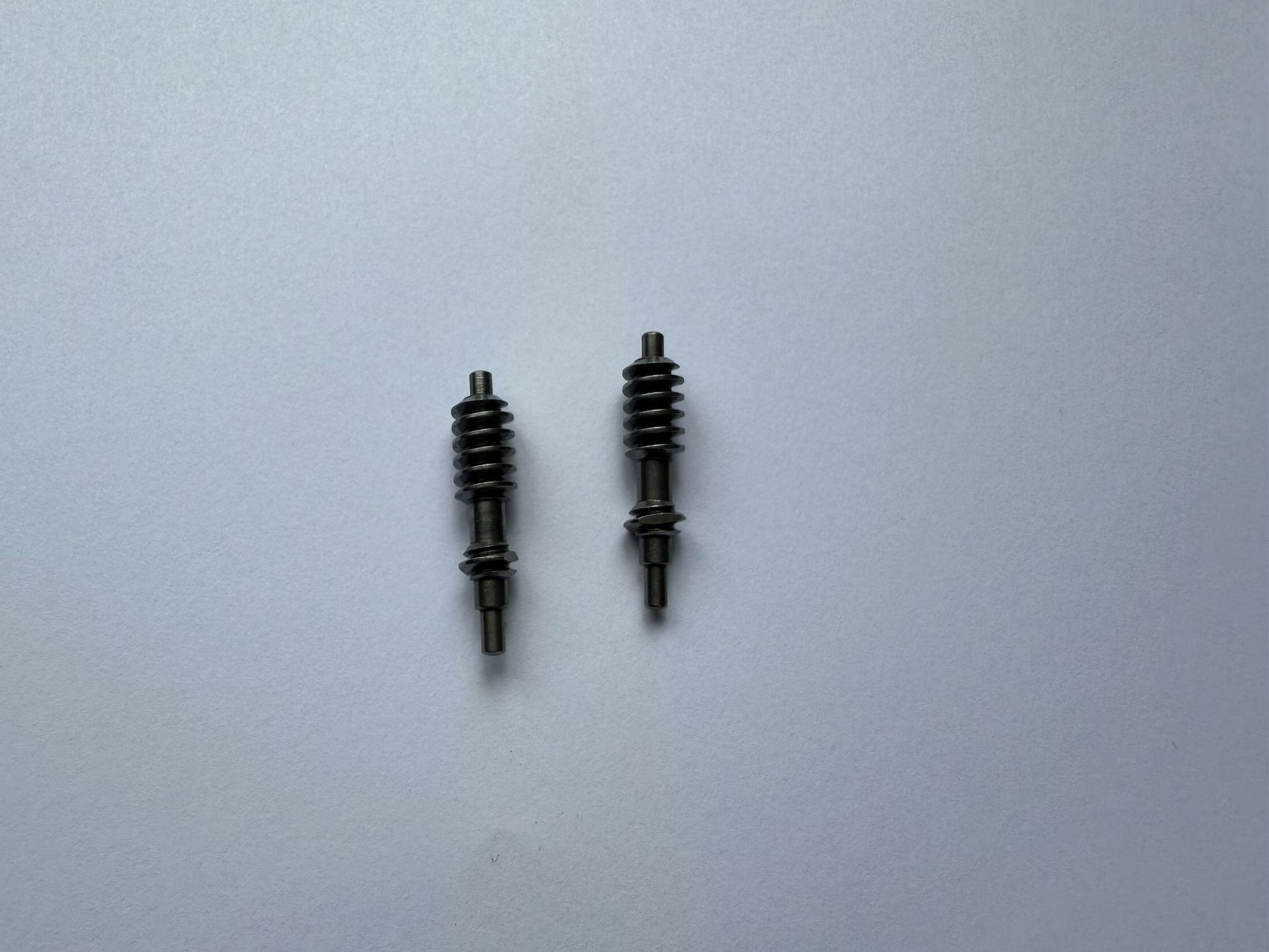 The transmission worm electric folding device has a module of 0.67, 1 head, an outer diameter of 7.6, a length of 34, and can be rotated left or right undefined