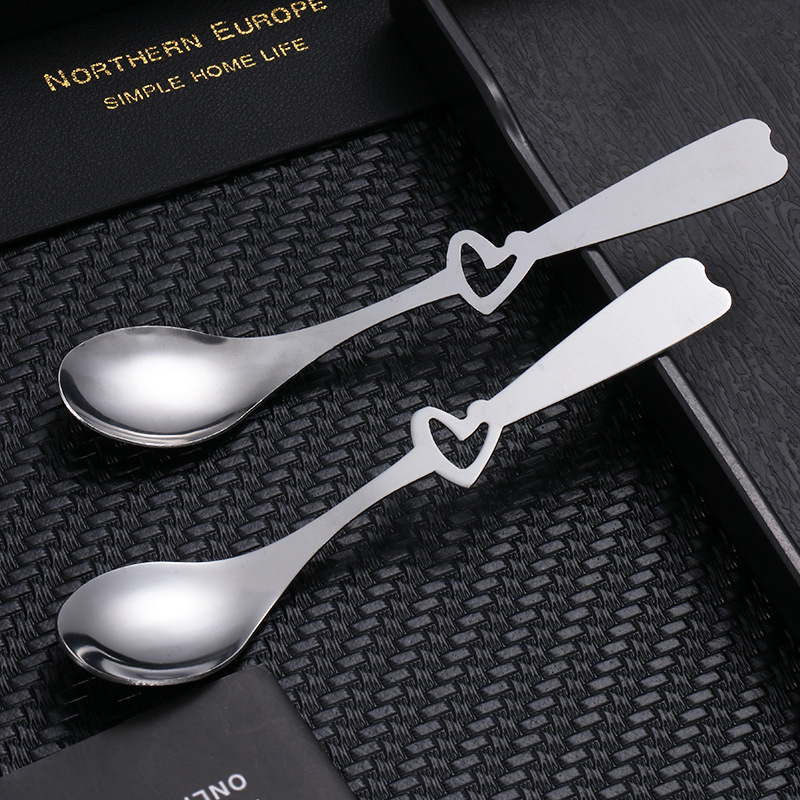 Stainless steel coffee stirring spoon, creative ins gift mug spoon, cute dessert ice cream heart-shaped spoon Application Scenario