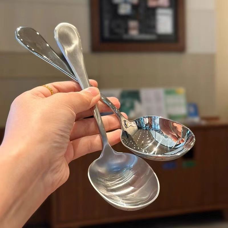 Stainless steel wide-handled deep soup spoon, large-mouth soup spoon, dry rice spoon, deep-mouth small soup shell, public spoon, large noodle and porridge spoon Application Scenario