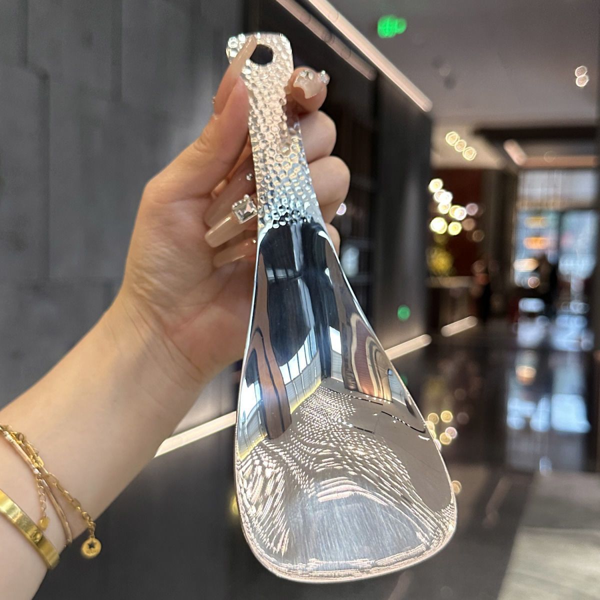 Stainless steel rice spoon, creative hammer-patterned square rice serving spoon, household rice spatula, cafeteria and restaurant rice serving spoon, rice cooker spatula Application Scenario