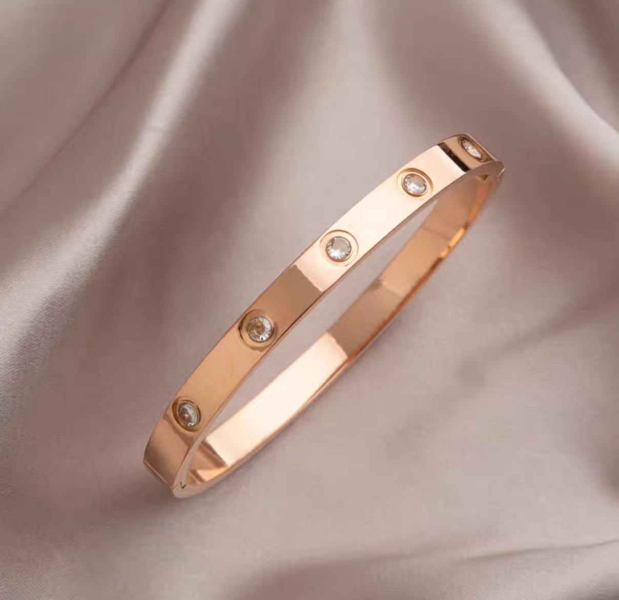 Rose gold titanium steel bracelet for women, non-fading, light luxury, niche design, high-end feel, fashionable best friend jewelry 2 Specification image