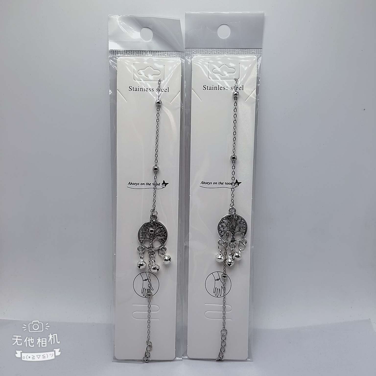 Bracelet accessories, lucky tree and small bell bracelet, a best-selling style among students, a very popular accessory nowadays. The pendant is made of alloy material and can be used as both a bracelet and an anklet, suitable for wearing in various occasions. Specification image