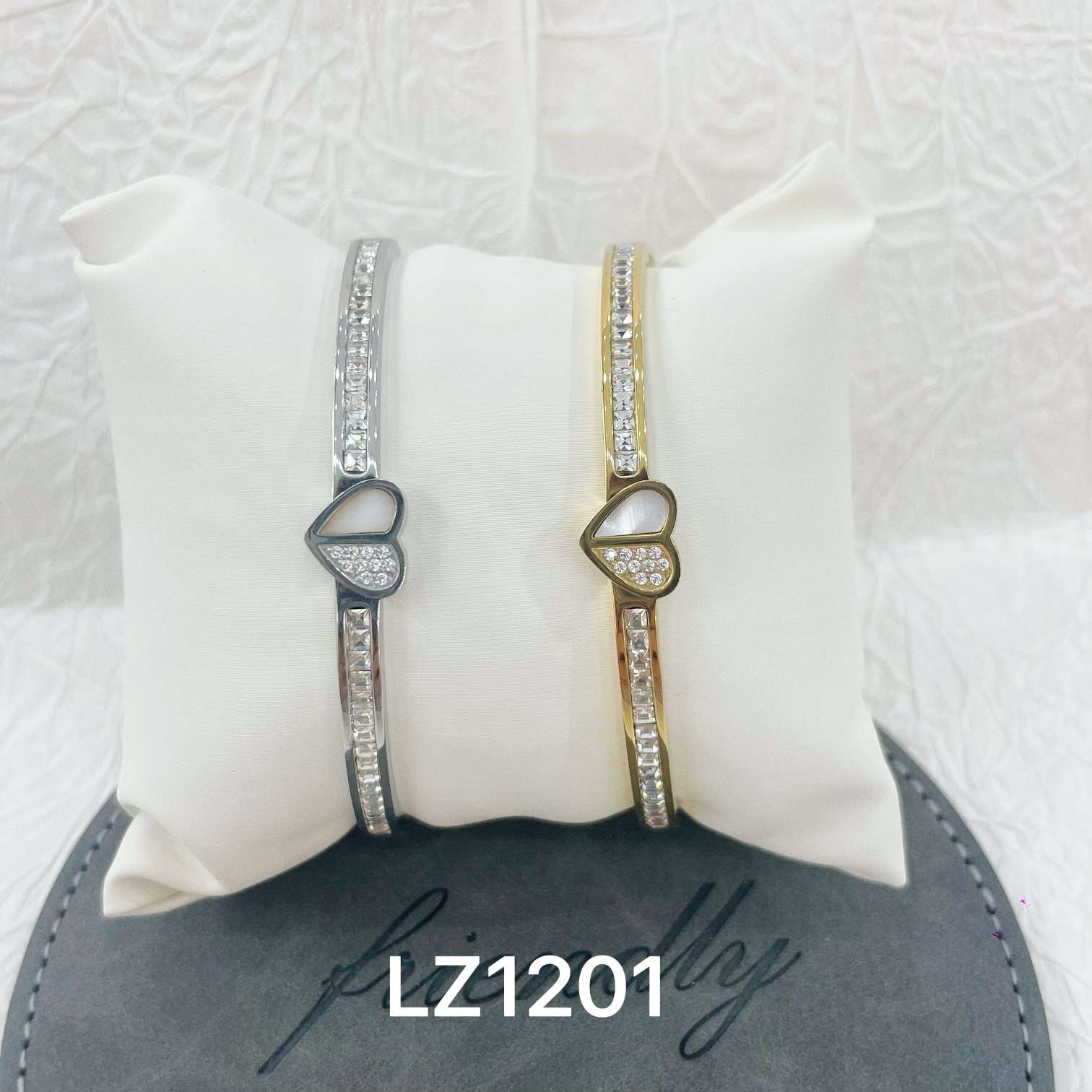 钛钢手镯 爱心贝壳  不易掉色 可碰水 饰品 首饰手镯