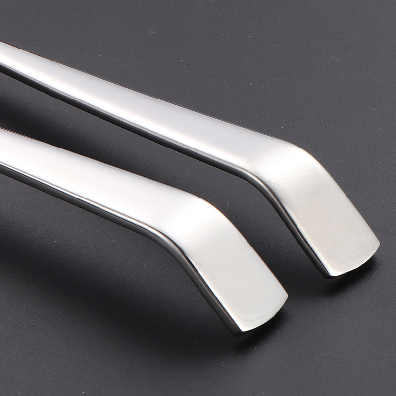 304 stainless steel public spoon drain, long-handled serving spoon, household dining and soup spoon, tableware, hotel service spoon drain Application Scenario