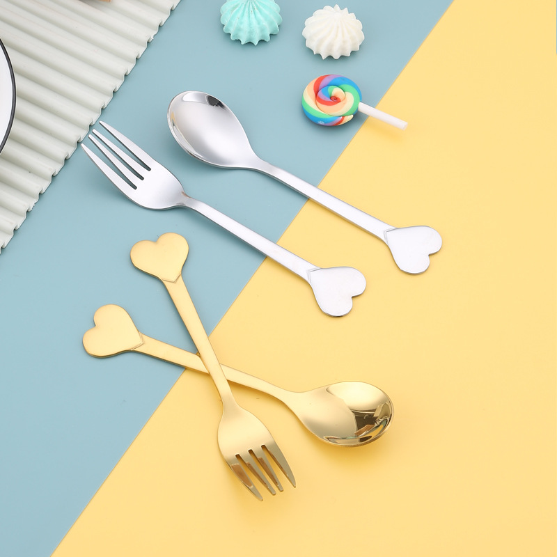 Stainless steel heart-shaped spoon, bird's nest spoon, coffee spoon, dessert spoon, fruit fork, mixing spoon, creative spoon, Christmas gift set Application Scenario