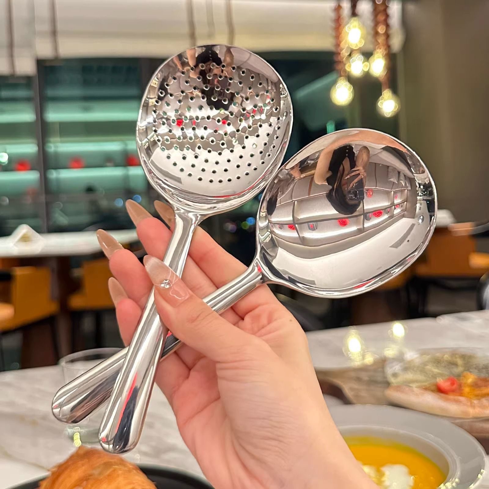 Stainless steel serving spoons, mini strainer spoons, rice spoons, hotel serving spoons, public spoons, household serving spoons, short-handled soup spoons and strainers details Picture