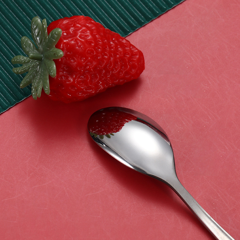 Cross-border stainless steel tableware set, Christmas spoon and fork gift box, golden wing spoon and fork, coffee mixing spoon, dessert fork Application Scenario