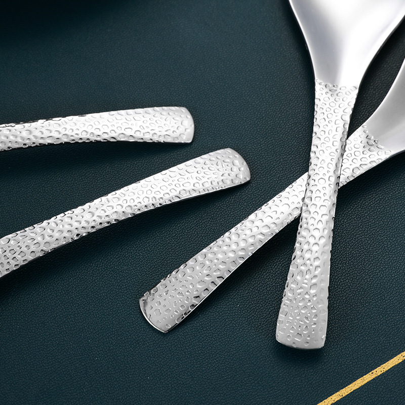 Internet-famous stainless steel spoons, creative hammer-patterned spoons, dessert spoons, children's tableware, household eating spoons, spoons and soup spoons Application Scenario