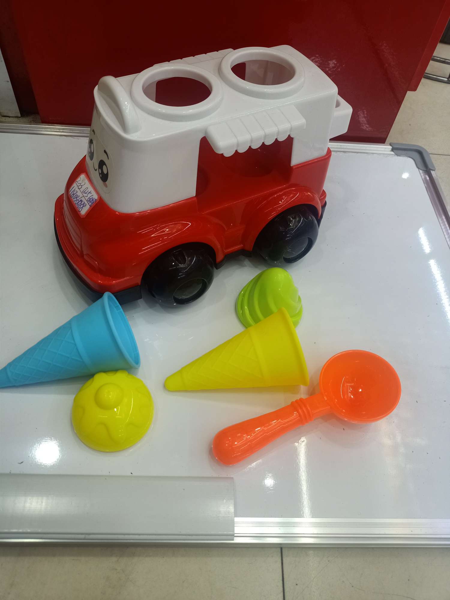 儿童塑料沙滩雪糕玩具车，内配塑料冰淇淋型号233欢迎选购。产品图
