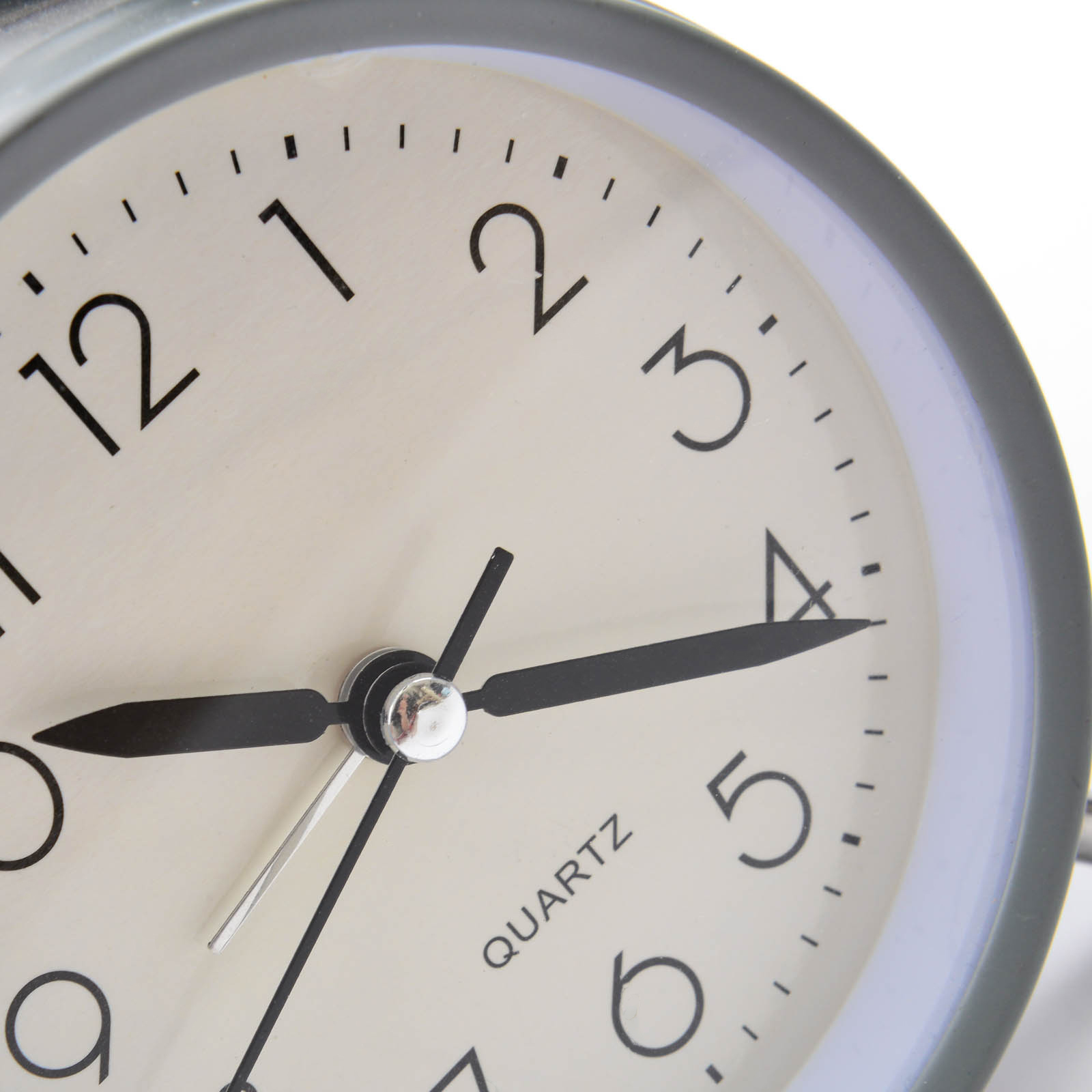 温馨糖果色打铃闹钟表大声懒人床头夜灯光静音简约时尚中小学生闹钟白底实物图