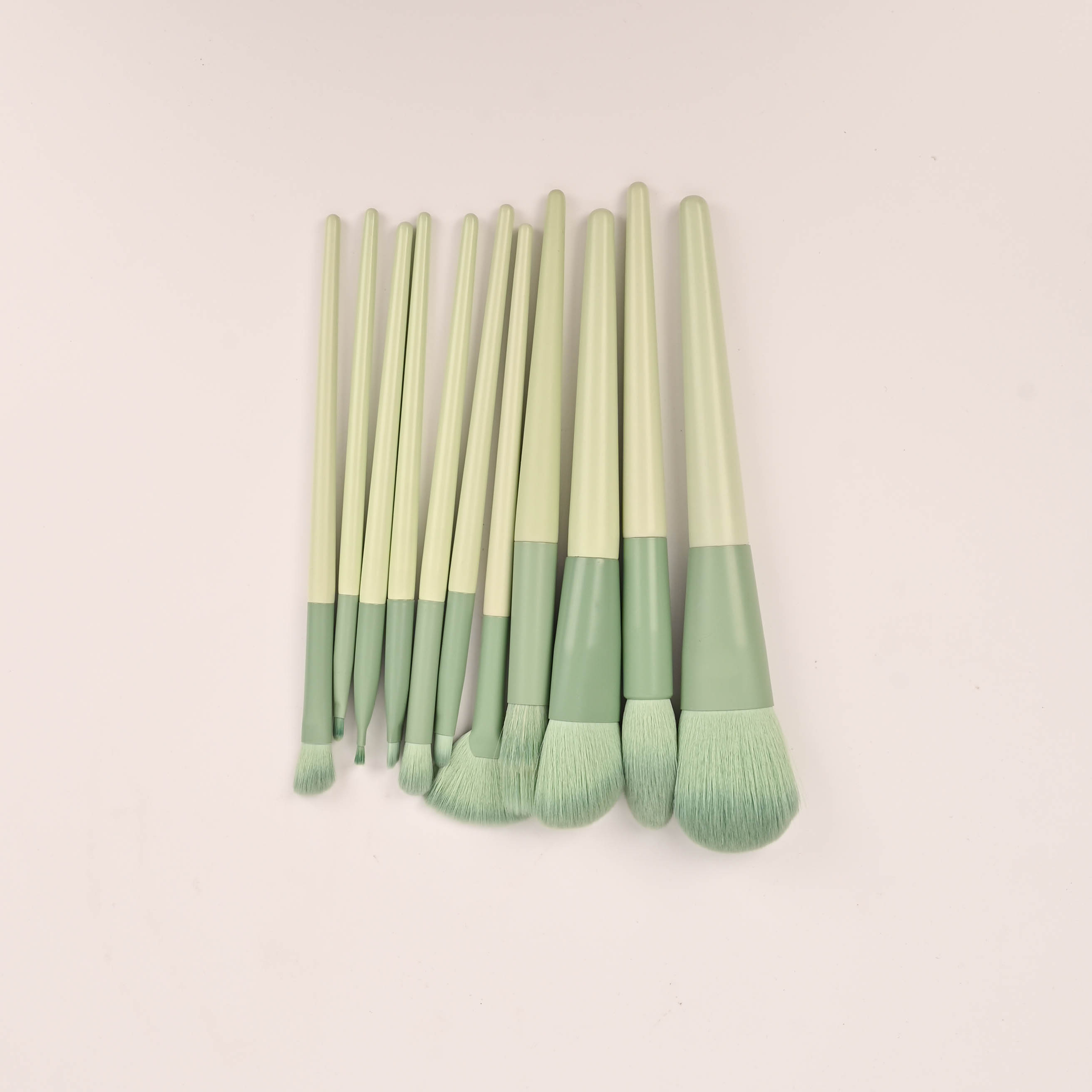 Milky white cloud porcelain zero-degree makeup brush set, cross-border wholesale of brushes for export, one-piece consignment