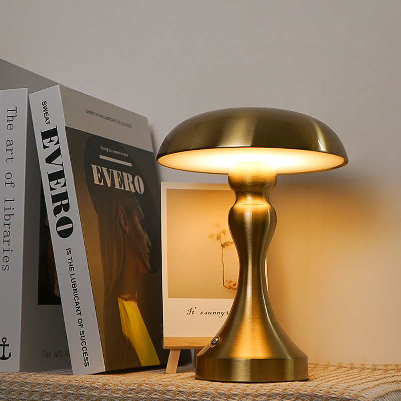 北欧铁艺高脚新款酒吧餐桌桌面触摸充电LED金属家居卧室轻奢台灯 