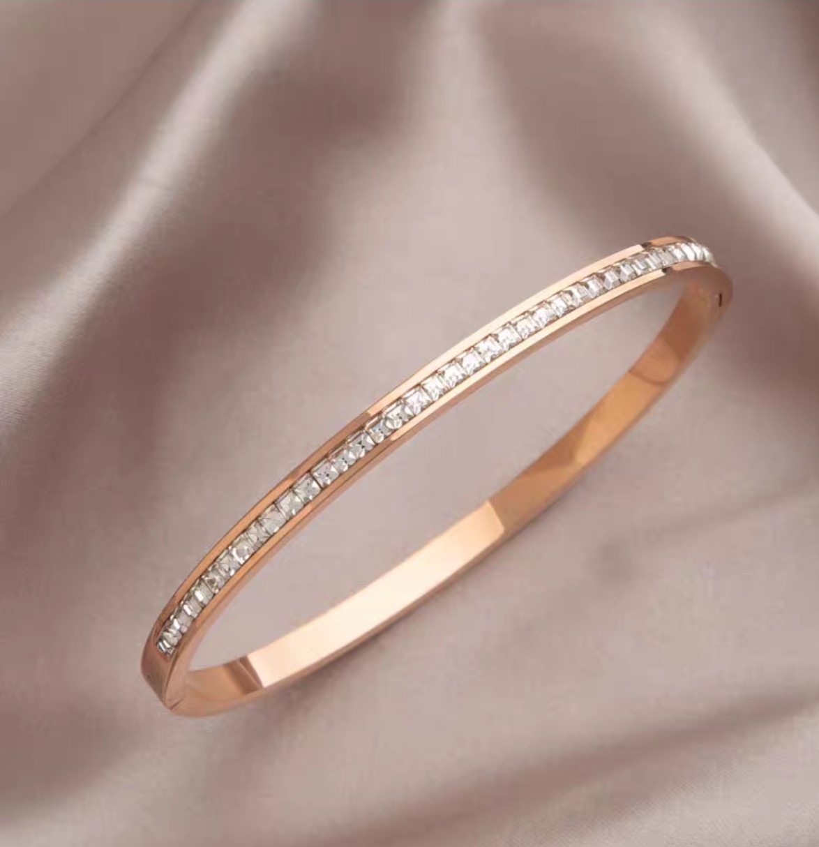 Rose gold titanium steel bracelet for women, non-fading, light luxury, niche design, high-end feel, fashionable best friend jewelry 2