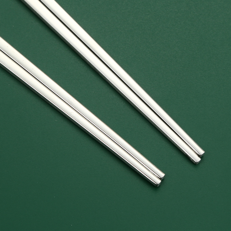 304 stainless steel spoons and chopsticks, long-handled soup spoons and chopsticks for restaurants, household dining spoons and spoons, Korean-style spoons and chopsticks Application Scenario