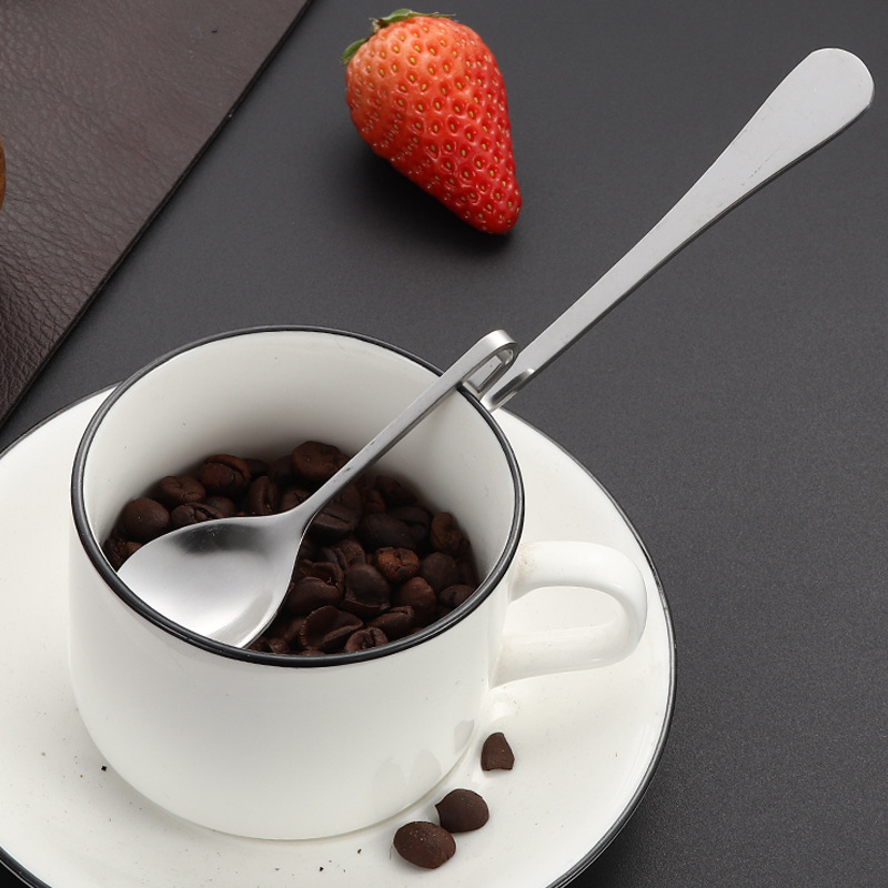 Stainless steel wall-hanging spoon, creative curved handle twist spoon, S-shaped hanging cup spoon, dessert spoon, coffee and milk tea curved stirring spoon Application Scenario