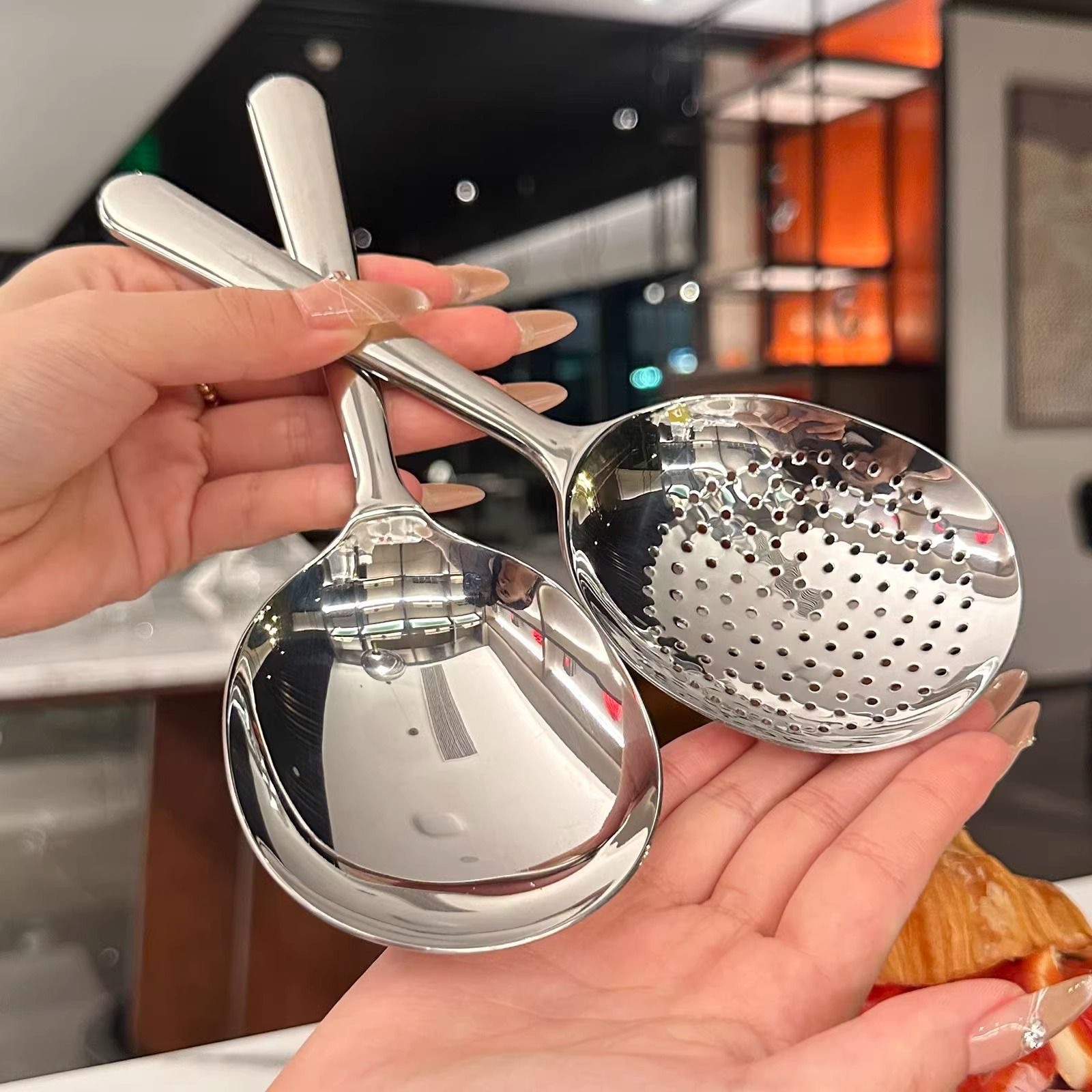 Stainless steel serving spoons, mini strainer spoons, rice spoons, hotel serving spoons, public spoons, household serving spoons, short-handled soup spoons and strainers Specification drawing