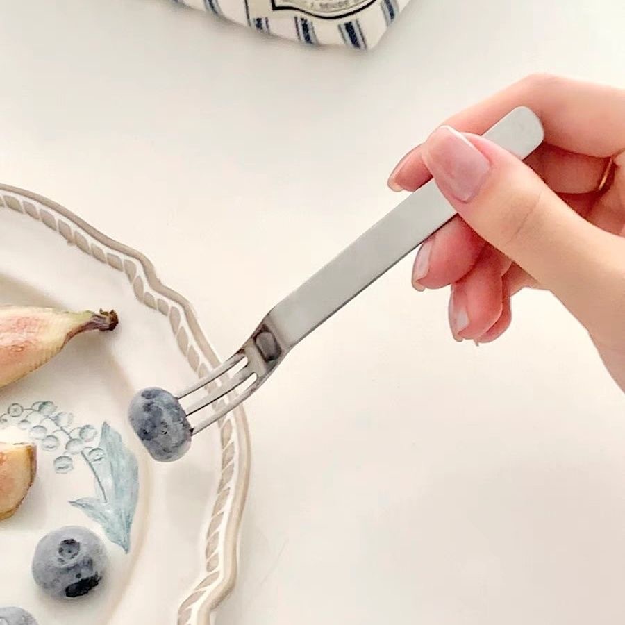 304 stainless steel fruit fork, creative cake and mooncake fork, household portable fruit fork label set, dessert fork Application Scenario