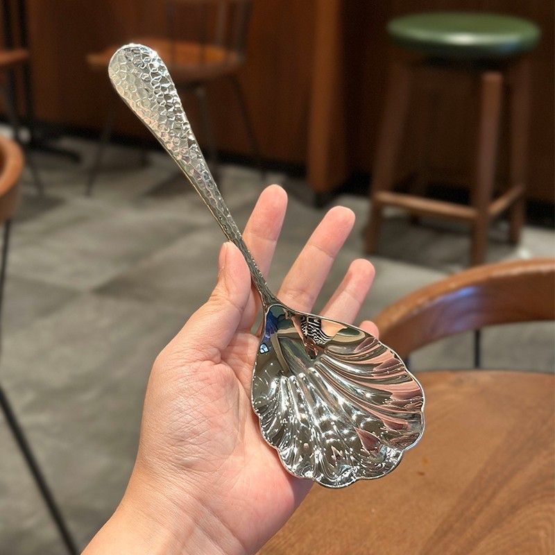 Stainless steel public spoon, hammer-patterned shell spoon, light luxury soup spoon, household large spoon, restaurant and hotel serving spoon, serving spoon Application Scenario