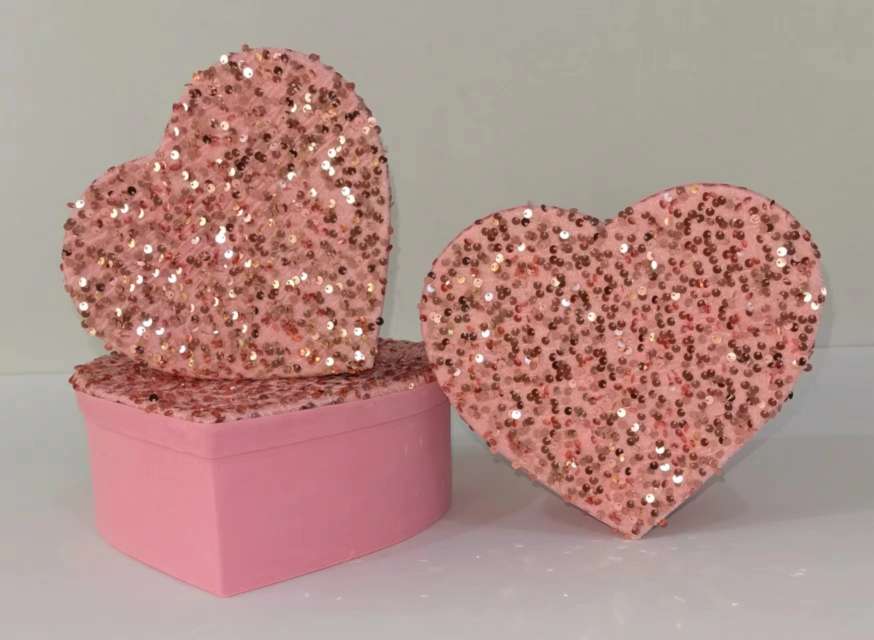特殊工艺款爱心款3件套绒布材质翻盖亮片礼盒摆件精致高档礼品盒颜色齐全礼品盒产品图