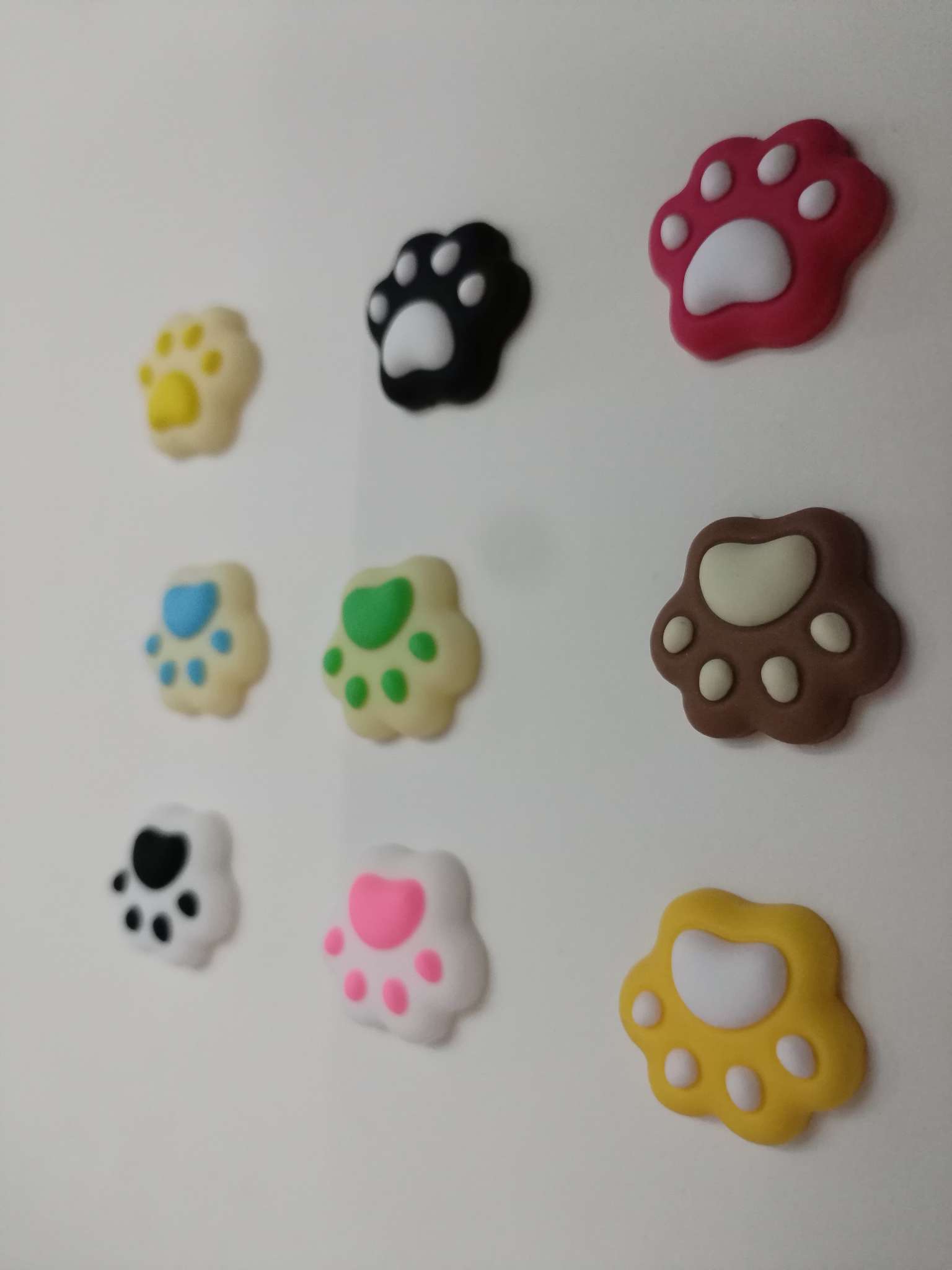 Cartoon PVC soft pegamento adorable bearpaw accesorios, crocs, caja de teléfono parche de refrigerador. detail image 4