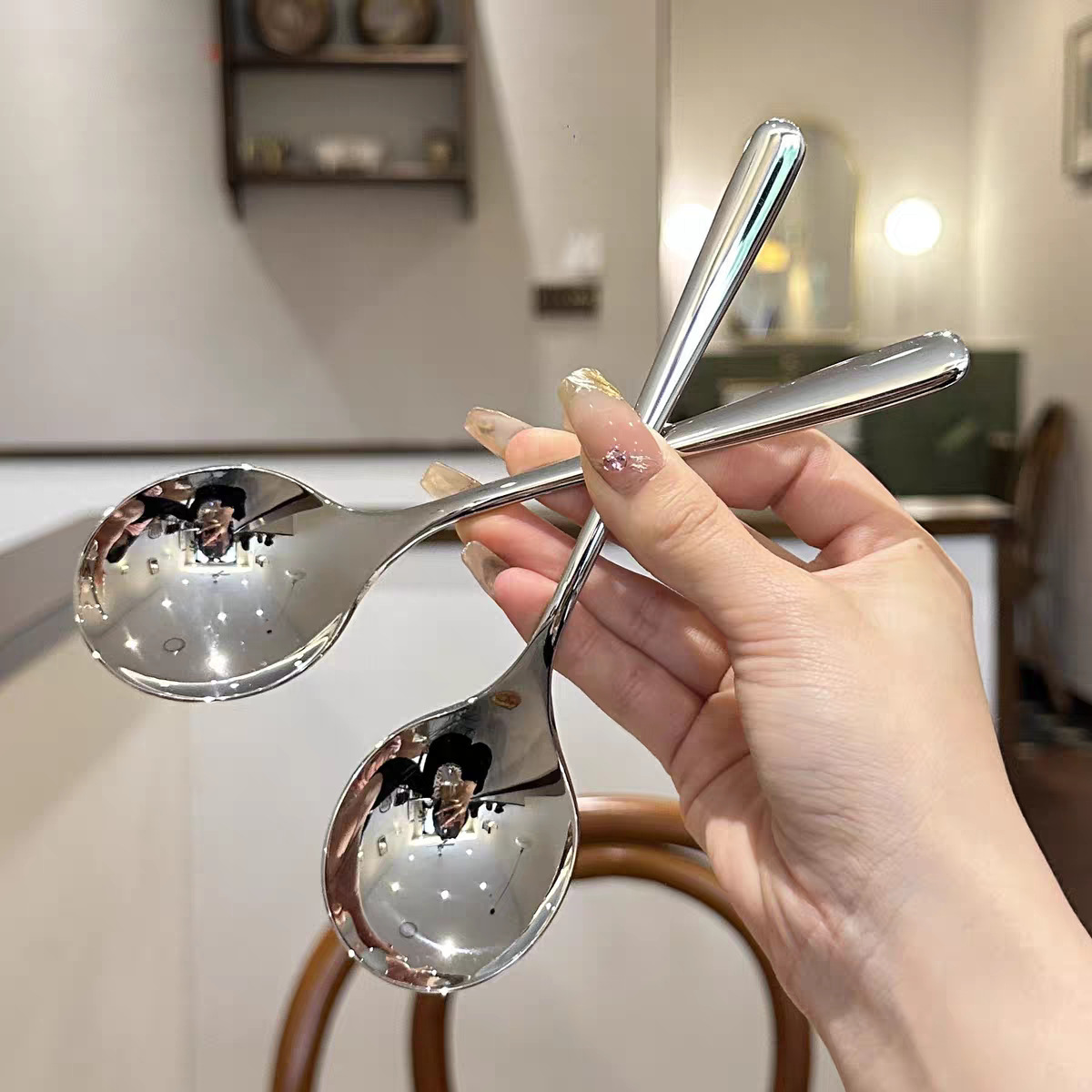304 stainless steel spoon, popular round-head spoon, restaurant spoon, eating spoon, long-handled Korean spoon, household soup spoon Specification drawing