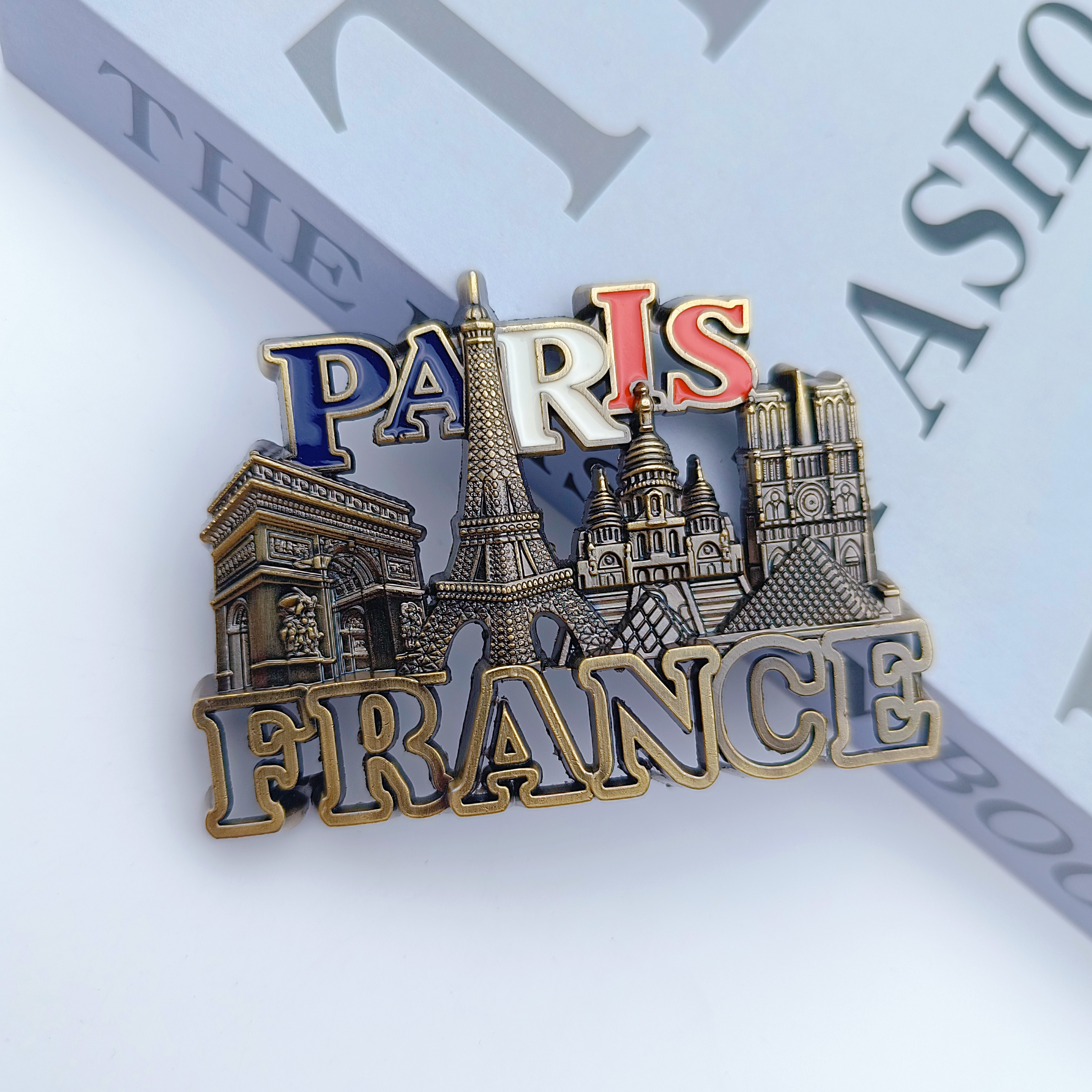 跨境专供厂家定制欧洲金属旅游纪念品法国埃菲尔铁塔凯旋门白教堂德国意大利澳门香港冰箱贴复古滴油锌合金冰箱贴