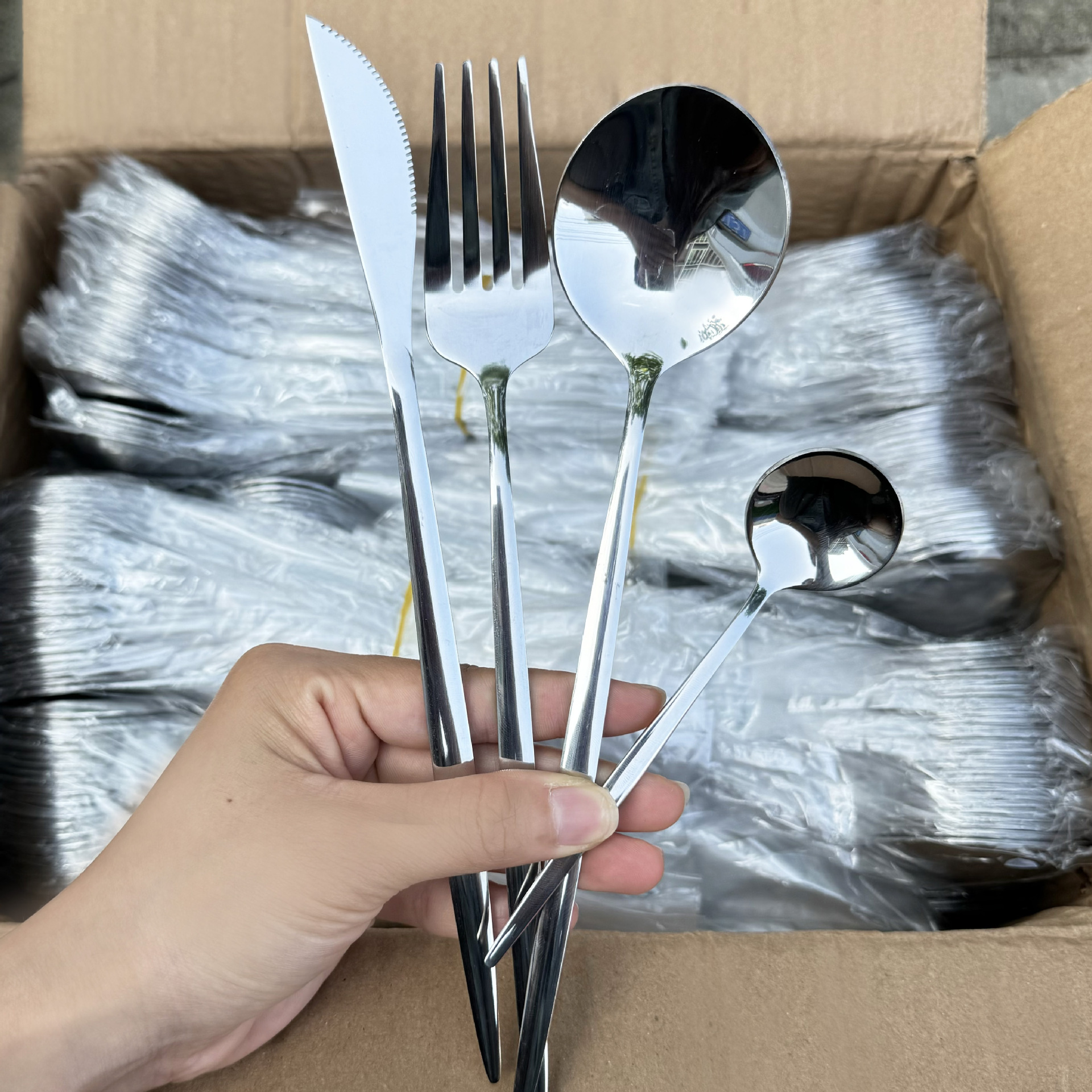 Stainless steel knife, fork and spoon flat Portuguese four-piece dessert spoon, household spoon and fork, hotel Western cuisine steak knife details Picture